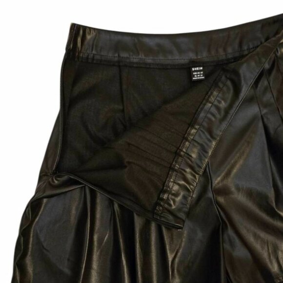 Shein Pleated Faux Leather Shorts XL - Picture 5 of 9